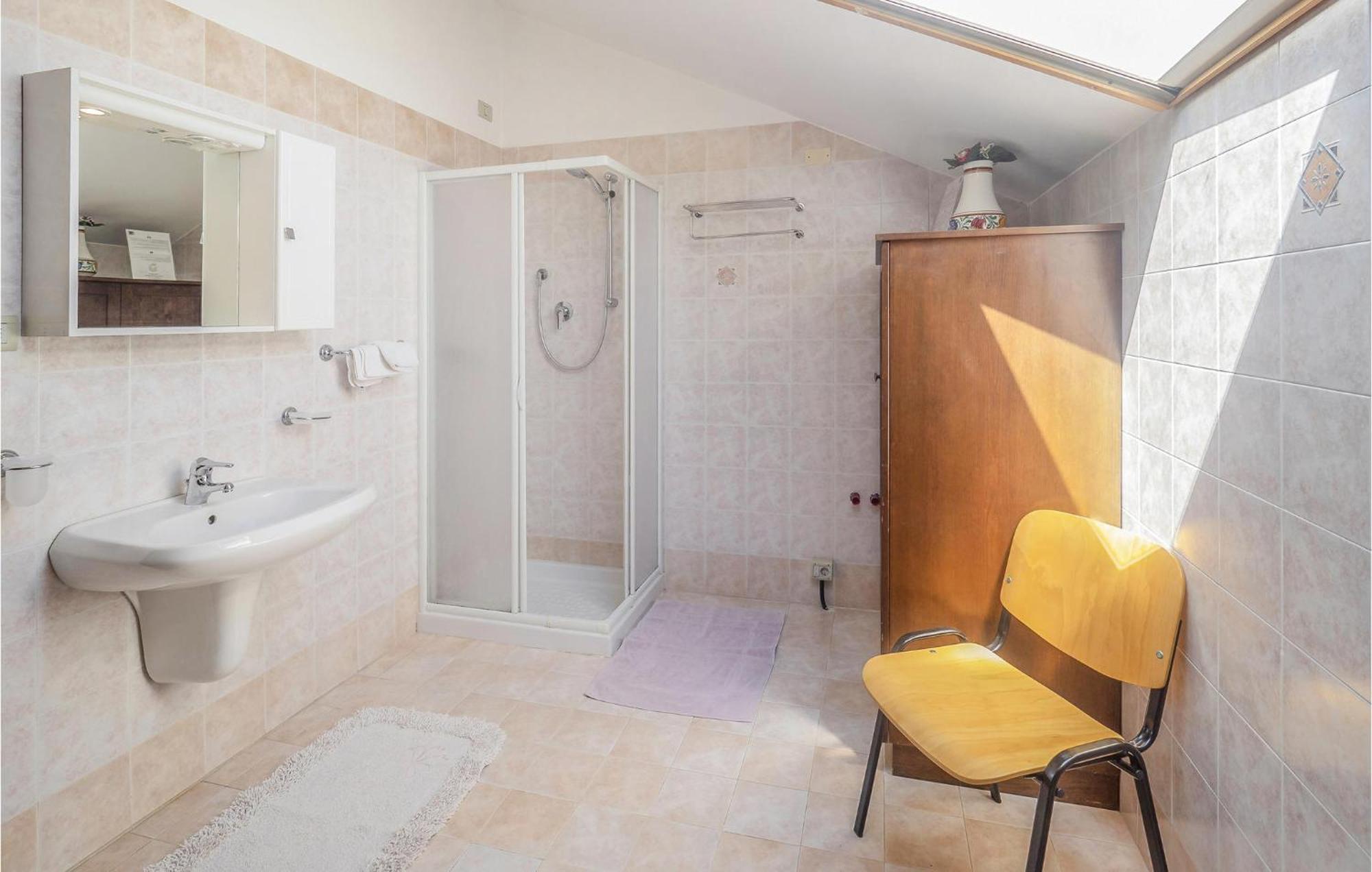 Awesome Home In Ariano Nel Polesine With Kitchen San Basilio Quarto foto
